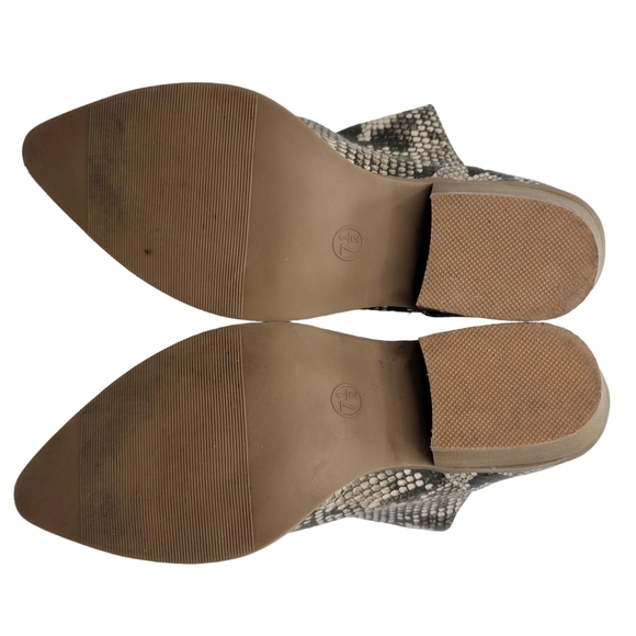 Universal Thread | Cream Gray Snake Vegan Pointed Toe Ankle Booties Women's 7.5 - Picture 13 of 13